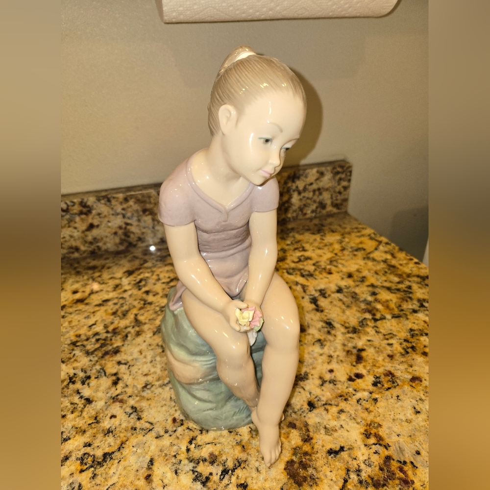 Nao By Lladro Porcelain "Juvenile" Figurine-Vintage